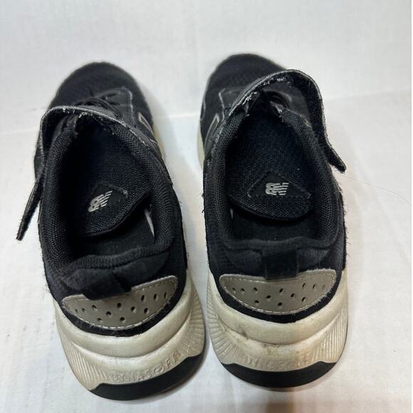 New Balance Kids Size 1 Black Hook and Loop Sneakers Athletic - Picture 5 of 9